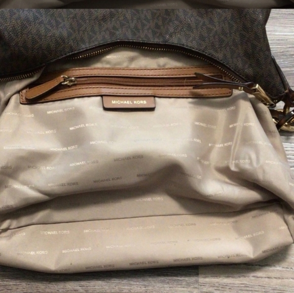Michael Kors Isabella Large Logo Shoulder Bag - Picture 3 of 5
